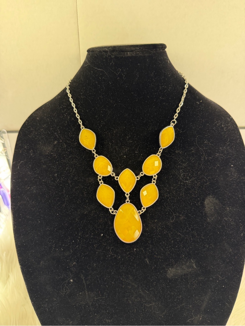 🩷5/$10🩷 paparazzi Yellow Faceted Statement Necklace